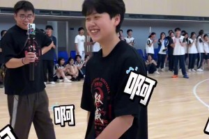 有請(qǐng)三分王鐘佳麗！ 就是這個(gè)咖喱帥！